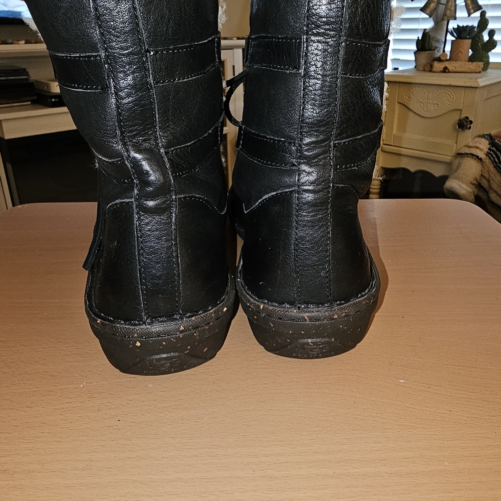 UGG Super Nice Black Leather Sherpa Lined Laceup Boots Near New 10 Pre-owned! - Picture 3 of 6